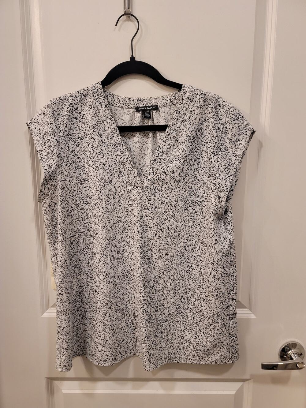 Hilary Radley Black and white v-neck blouse